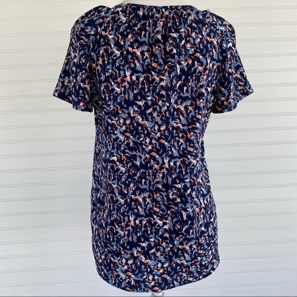 a.n.a Short Sleeve Blouse Size M Navy Blue Abstract Tie Neck Top - Picture 6 of 9